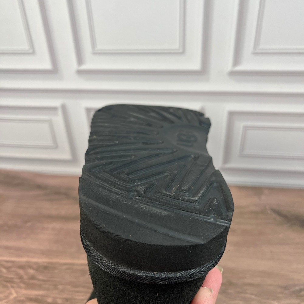 UGG Classic Short II Boots Women Black Suede Sheepskin 1017703K Size 6 - Picture 14 of 16